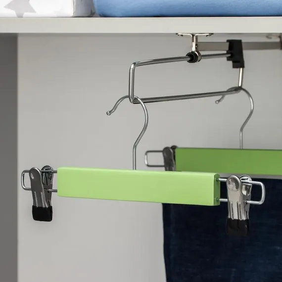 Вешалка деревянная для брюк и юбок с зажимами SAVANNA «Тэри», 28×11,5×2,8 см, цвет зелёный