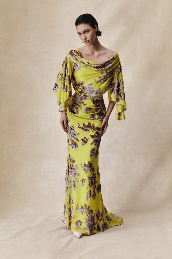 Платье макси из бархата деворе со шлейфом