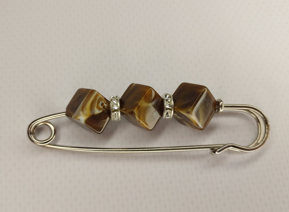 Булавка брошь "Коричневые камешки" для кардигана, пальто, платков, костюмов, шарфа, одежды .Цвет коричневый.