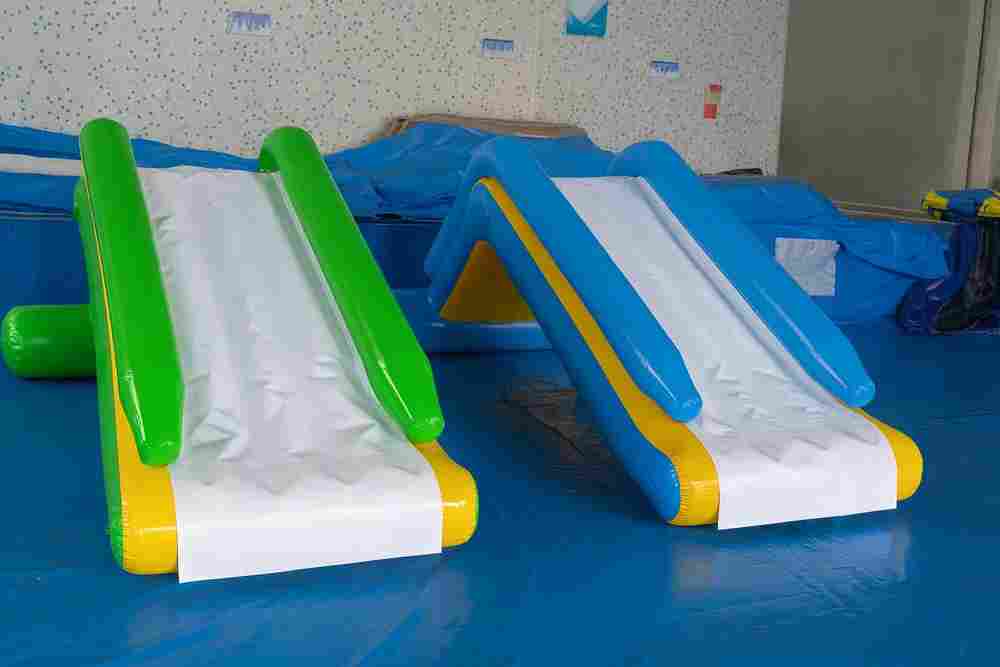 Надувная водная горка «Малышка», зеленая, 3×1×2 м