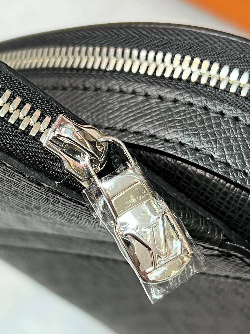 Сумка через плечо Avenue Sling NM Louis Vuitton