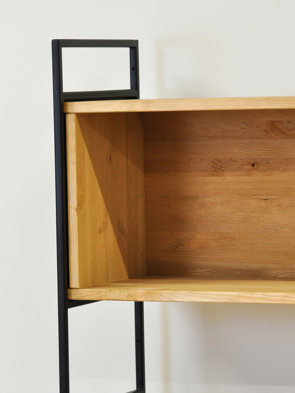 Стеллаж из массива сосны с 3 полками Бьерн 195х35х180