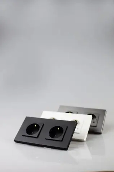 Розетка черная с заземлением, двойная розетка с защитными шторками