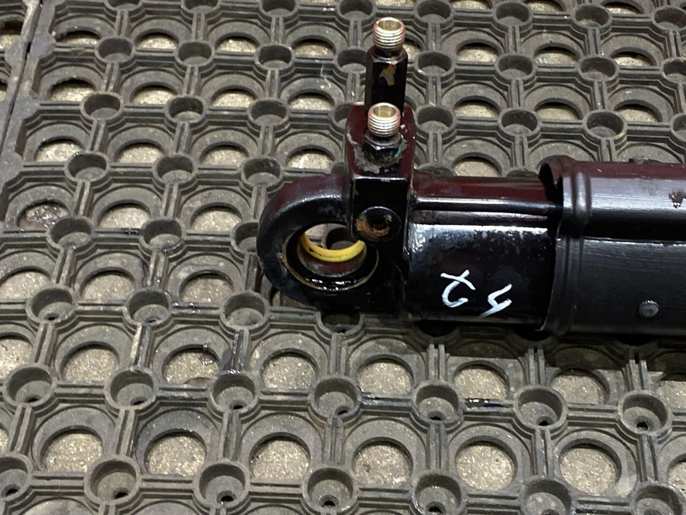 Цилиндр подъема кабины 2023г