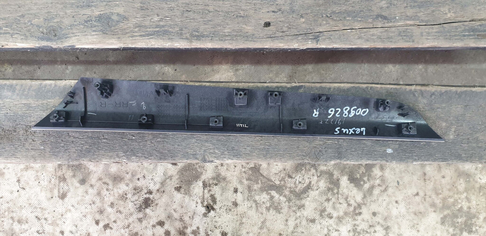 Накладка обшивки двери задней правой Lexus LX 3 (LX 570) 15-23 Б/У Оригинал 6770760100