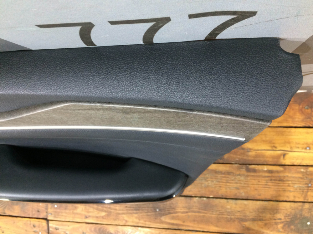 Обшивка двери передней правой Kia K5 20-нв Б/У Оригинал 82302L2000