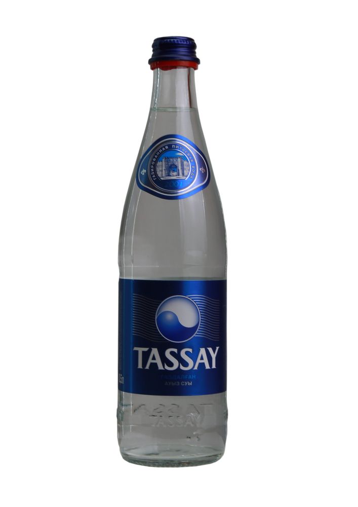 Вода Tassay газированная 0.5 л.