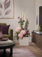 Напольная композиция из искусственных растений и цветов