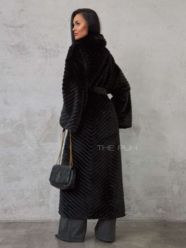 Длинная черная шуба из эко-меха