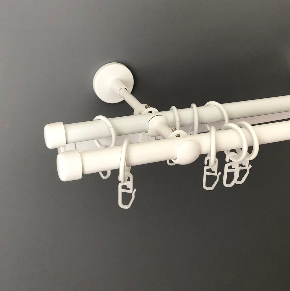 Карниз кованый "Заглушка Ост" d16 мм трехрядный со второй направляющей, цвет белый