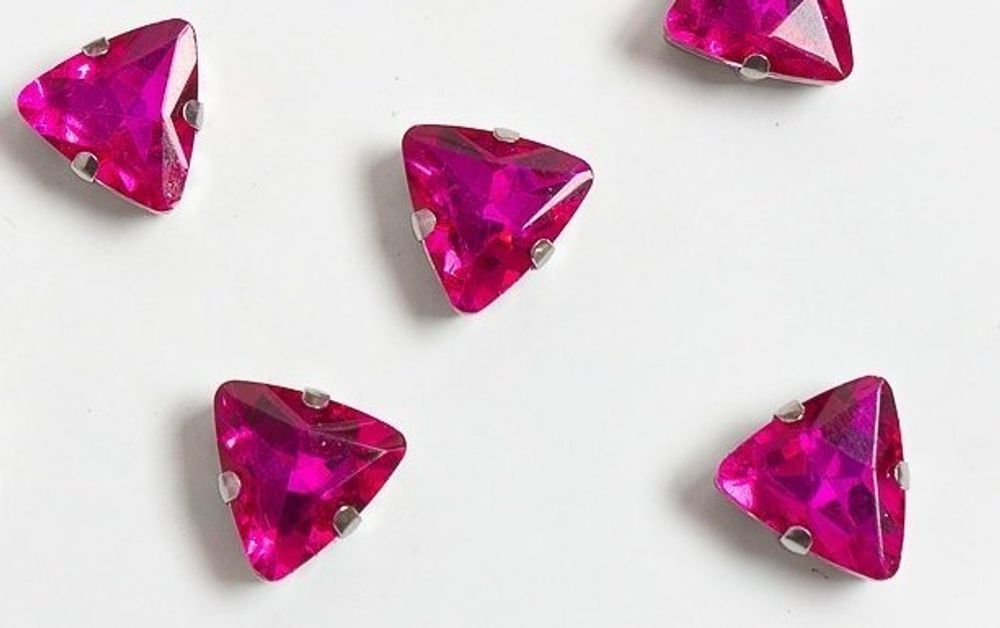 Стразы пришивные стекло в оправе "Треугольник", р. 12 мм, фуксия