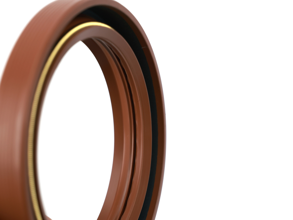 Сальник 70х92х12/16 а/м КАМАЗ привода передачи заднего промежуточного моста (рев.) (красный с пруж./FPM) Резинотехника г. Балаково ( ОЕ РТ864176-07 (FPM) )