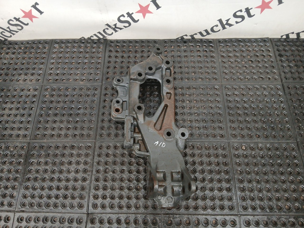 Кронштейн усилителя бампера правый