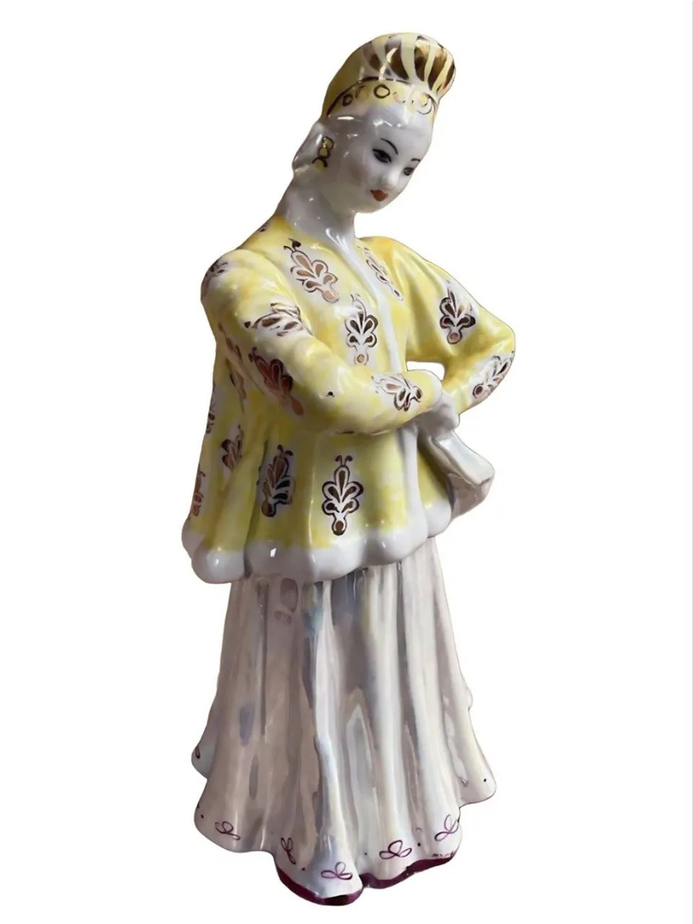 Фарфоровая статуэтка "Лебёдушка" в желтой шубке (Дулево)