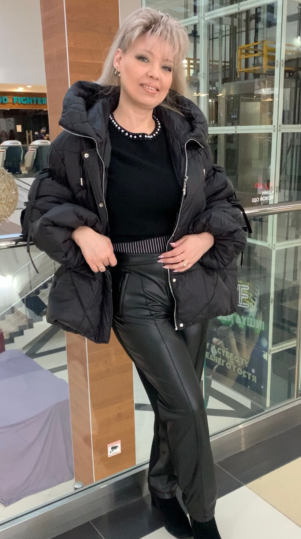 Черная cтеганная куртка-пуховик с красивыми рукавами