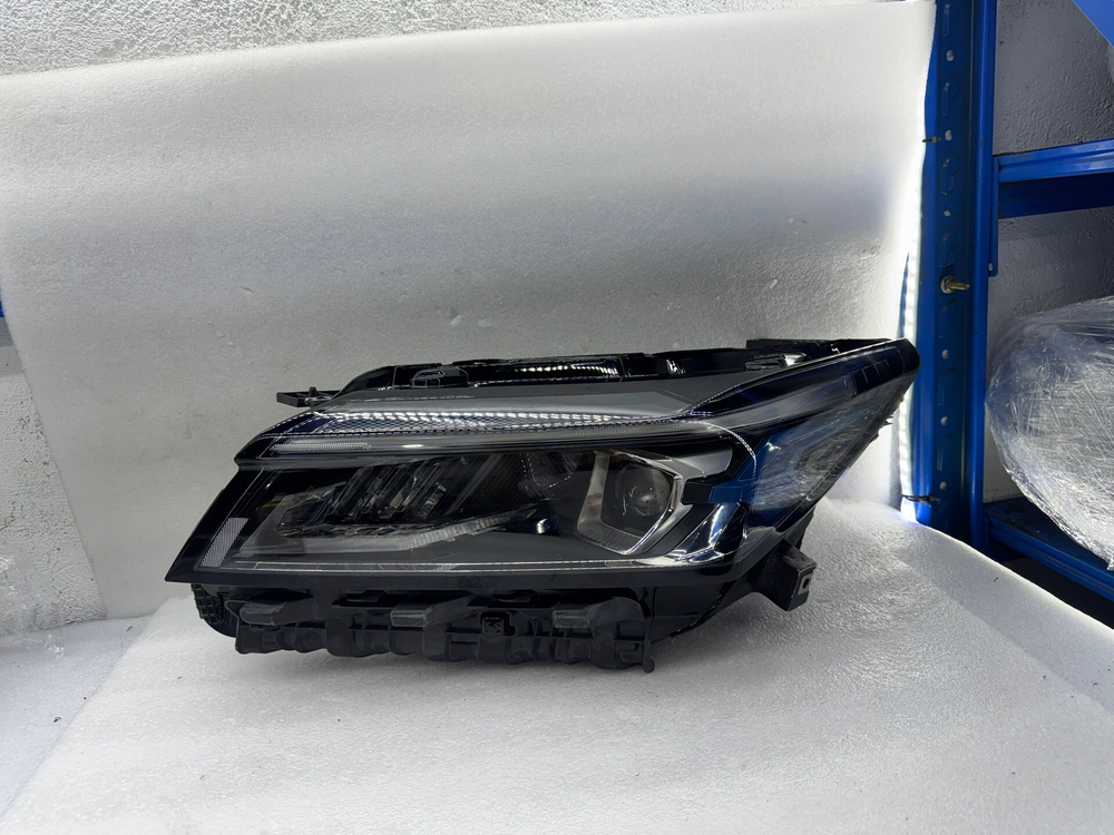LED фара в сборе для Dongfeng Fengguang 580/Blue Electric E5 (, оригинал)