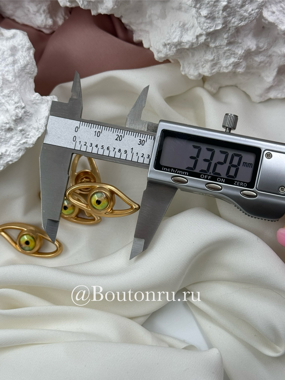 Пуговицы Скиап. в форме глаза с желто-зеленым зрачком матовое золото