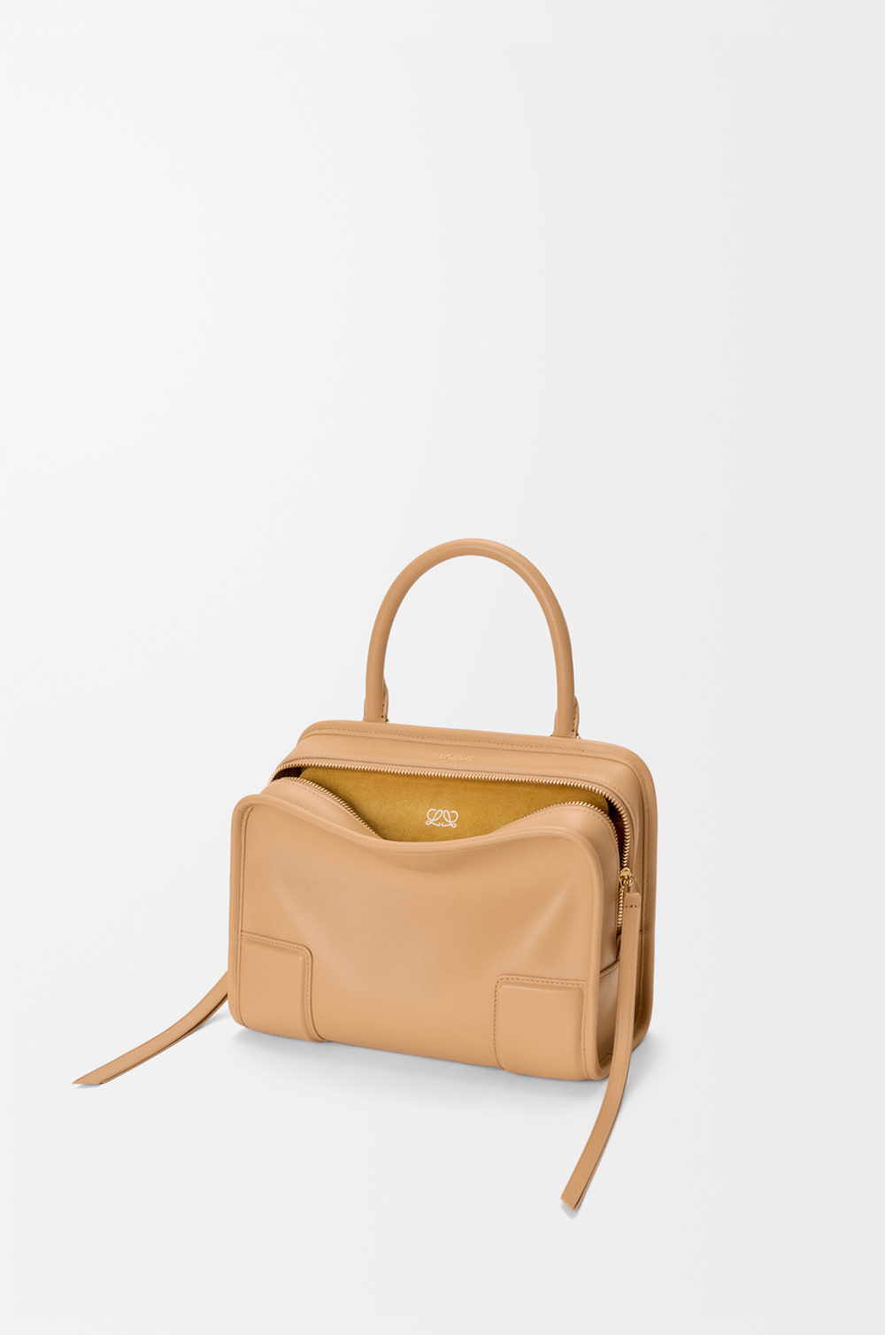 Loewe Маленькая сумка Amazona 180 из мягкой телячьей кожи, бежевый