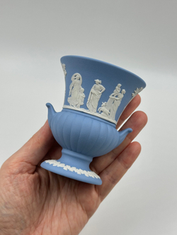 Ваза голубая Wedgwood