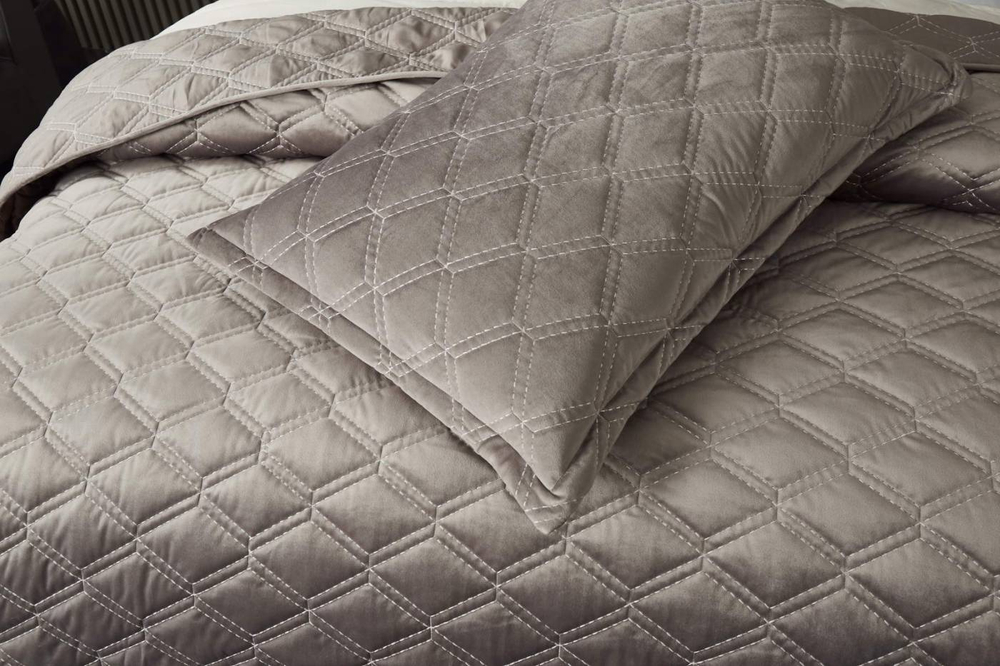 Покрывало 240х260 и 2 наволочки 50х70 Sofi De MarkO Фредерика №3