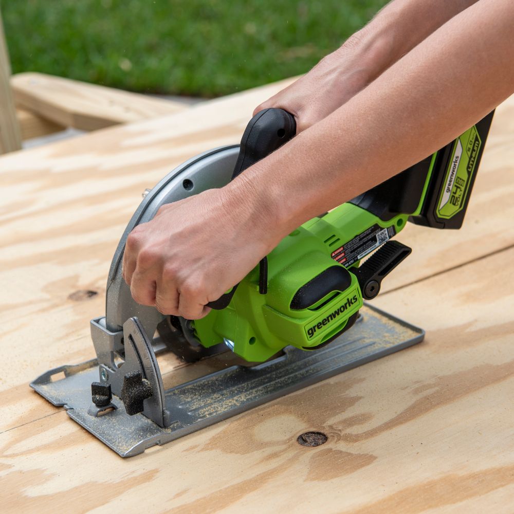 Дисковая пила акк. Greenworks GD24CS, 24V,б/щет,185х20мм, 4500 об/мин, рез 63мм,1х4Ач,ЗУ,кор (1500907CUB)