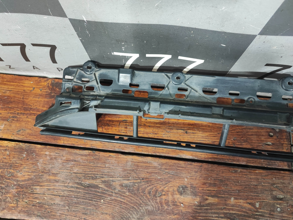 Решетка переднего бампера Audi Q8 (4MN) 18-нв Б/У Оригинал 4M8807647D9B9