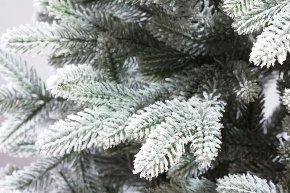 Заснеженная елка на ножке «Тайя» (Литая хвоя) 150 см / 1,5 м