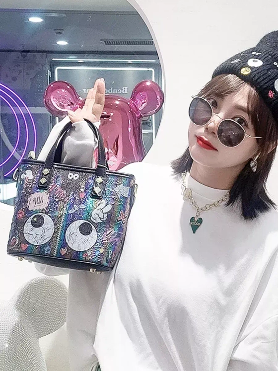 Сумка блестящая для подростка сумочка модная на плечо