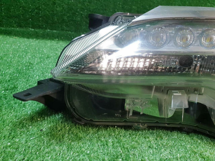 Фара левая Toyota Fortuner II (2015-2020) LED