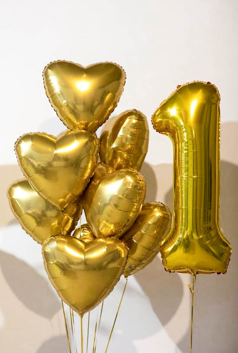 Композиция из гелиевых шаров Годик с сердечками