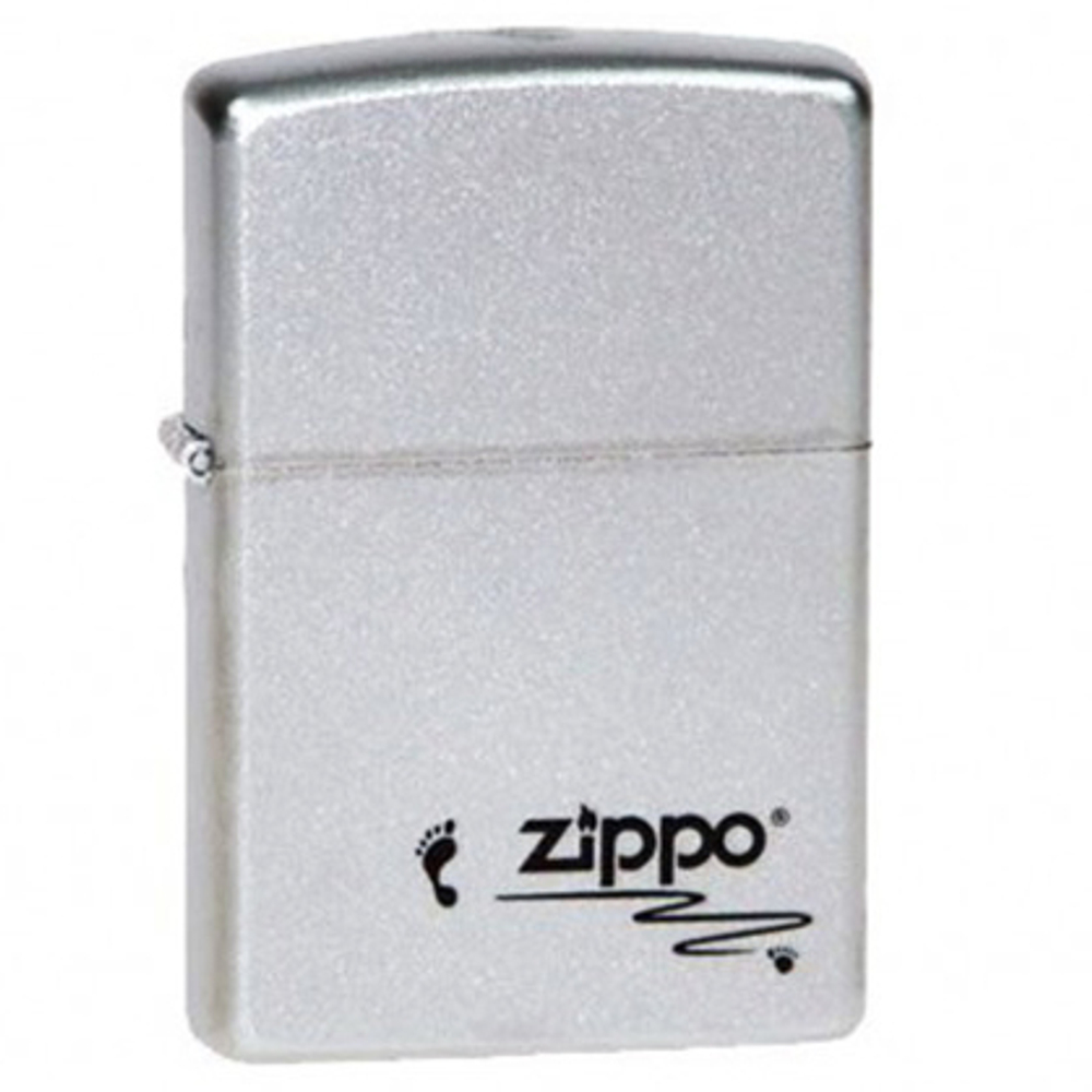 Легендарная классическая американская бензиновая широкая зажигалка ZIPPO Classic Satin Chrome™ серебристая матовая из латуни и стали  с изображением отпечатка ноги и надпись Zippo ZP-205 FootprintsЛегендарная классическая американская бензиновая широкая зажигалка ZIPPO Classic Satin Chrome™ серебристая матовая из латуни и стали  с изображением отпечатка ноги и надпись Zippo ZP-205 Footprints