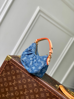 Louis Vuitton Pochette Valley