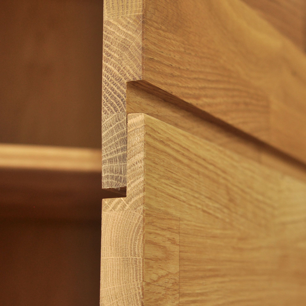 Шкаф витрина, 80х42х200, Паво, стеклянная, для посуды в гостиную, из массива дуба с подсветкой, MAKOSA