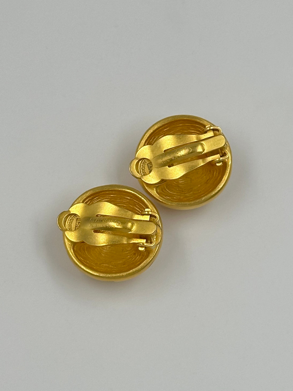 Клипсы матовые Givenchy