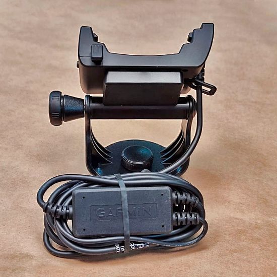 Garmin Montana 700 750 крепление на плоскость, морское с питанием и аудиовыходом (010-12881-02)