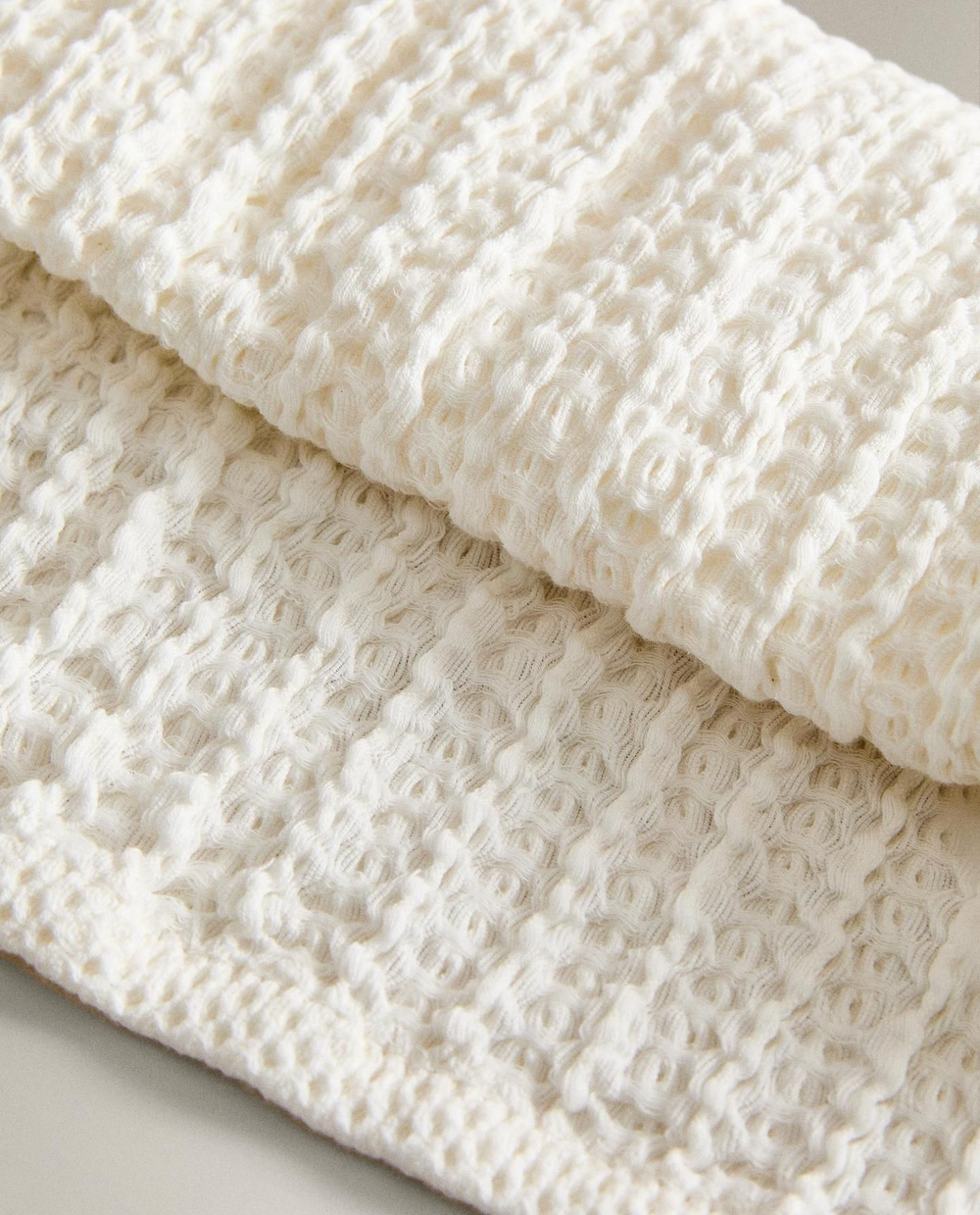 Zara Home - Банное полотенце с вафельной текстурой и гладкой бордюром, белый, 90х150 см