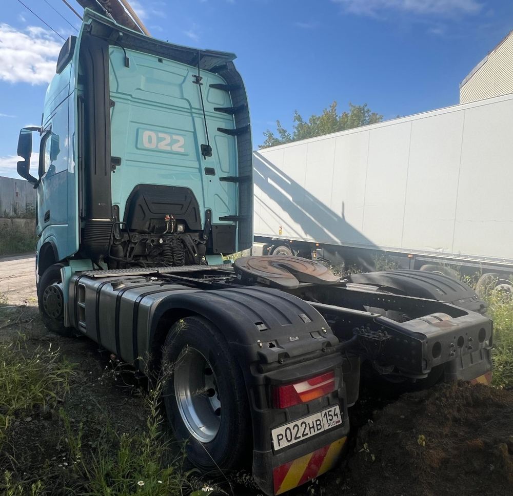 Shacman (Shaanxi) SX* 4x2 Седельный тягач SX4188YY381 (Дизельный, 12,5 л, 473 л.с., АТ)