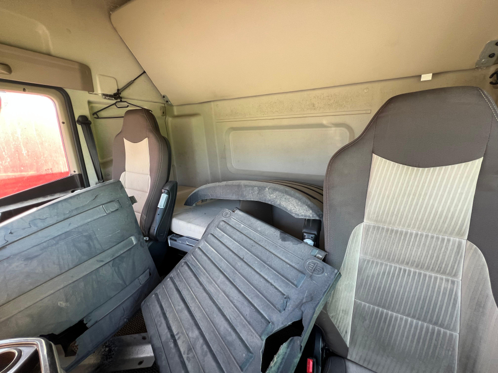 FAW JH6 4x2 Седельный тягач CA4180P25K15E5A80 (Дизельный, 11,6 л, 453 л.с., АТ)