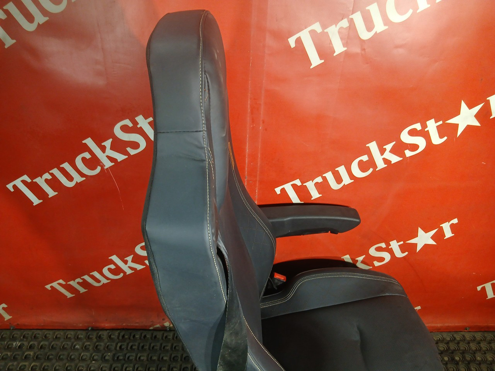 Комплект сидений пневматических 2023г