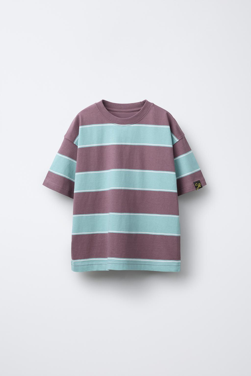 ZARA ФУТБОЛКА В ПОЛОСКУ С НАШИВКОЙ, ЛИЛОВЫЙ