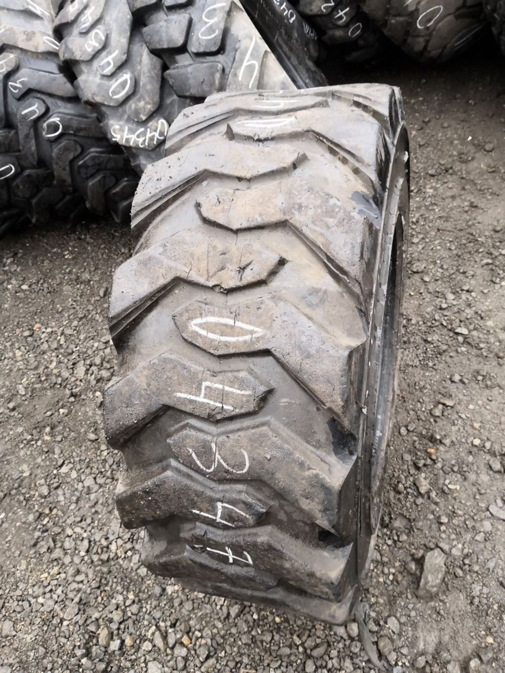 14-17.5 Deestone D304 шина б/у