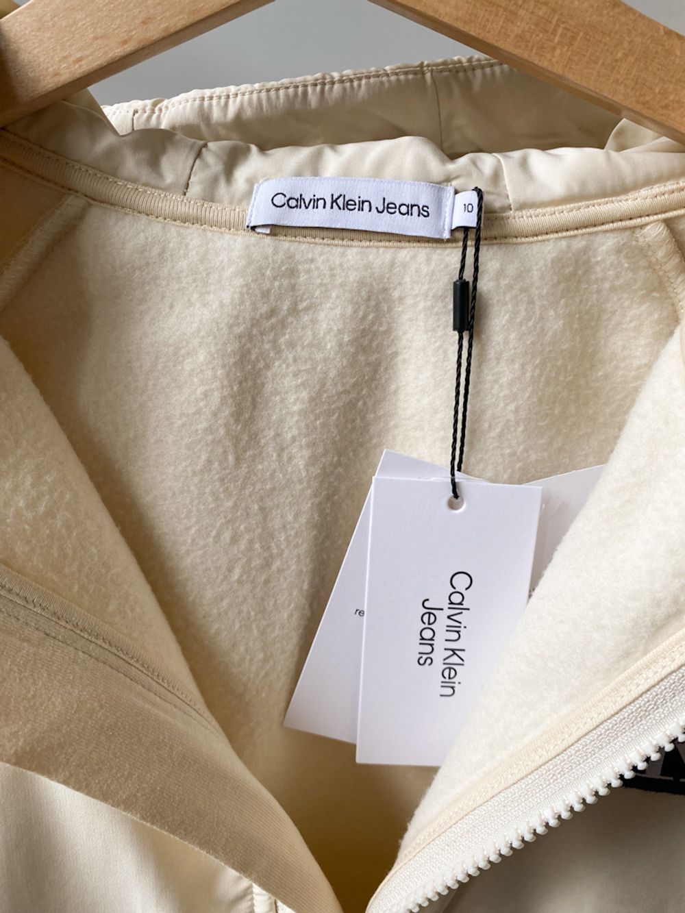 Новая толстовка Calvin Klein, 140