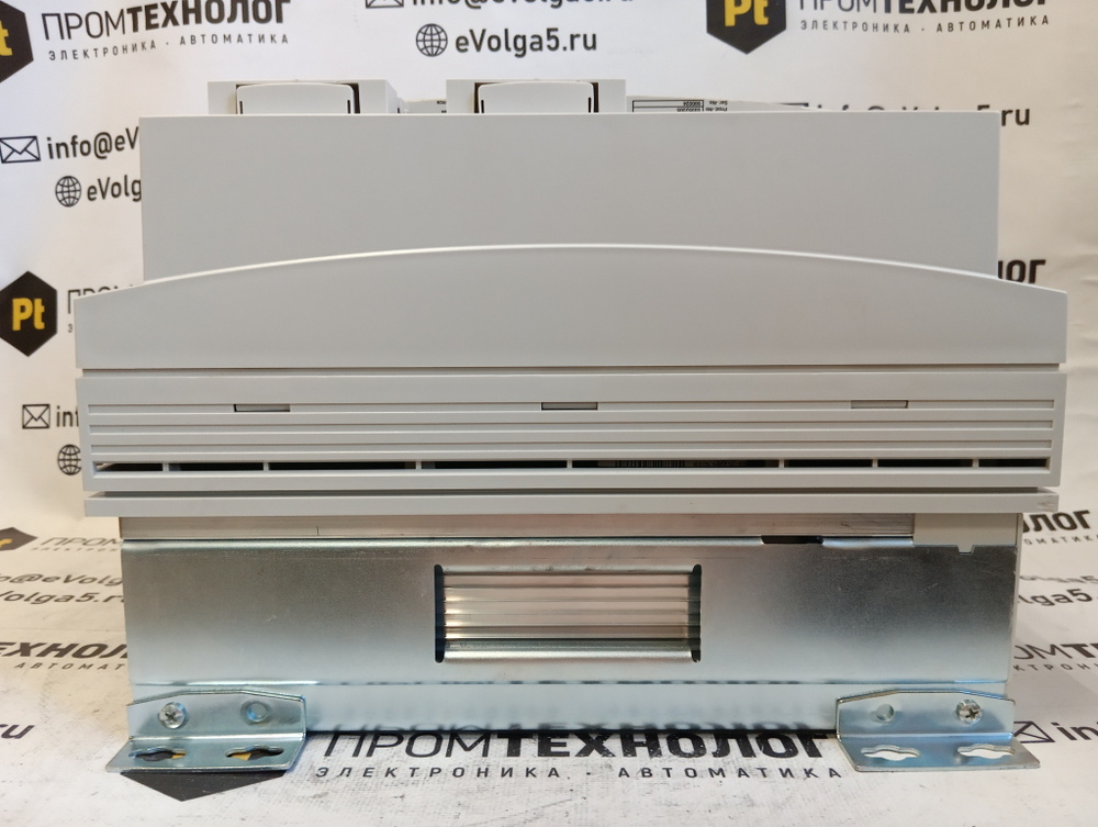 Lenze E82EV303K4B201 новое