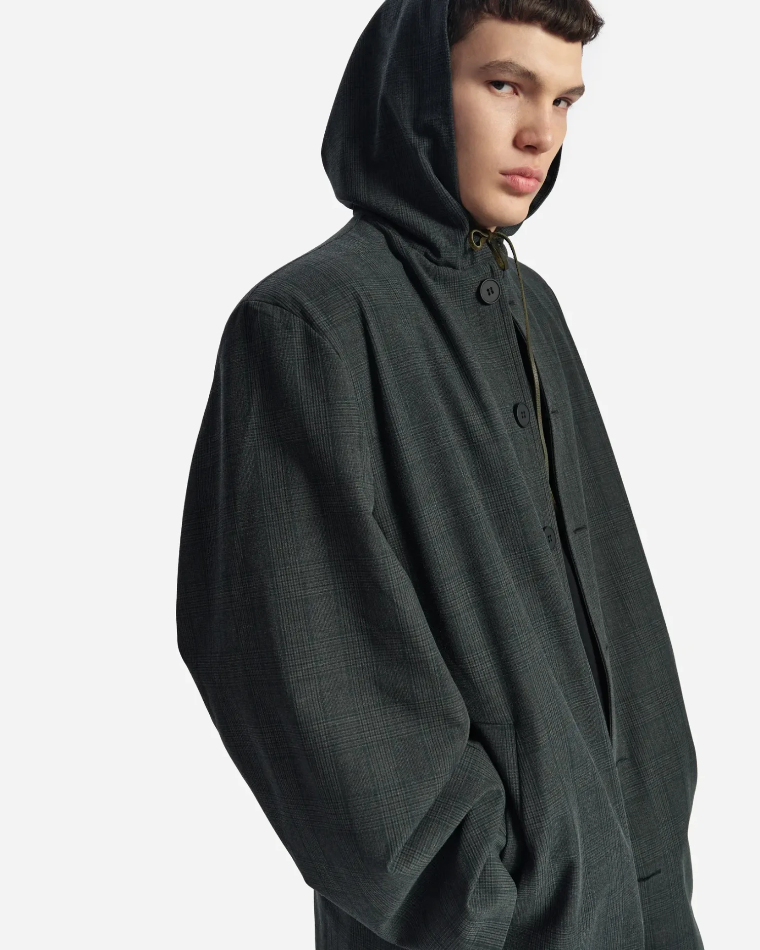 Легкое пальто с капюшоном