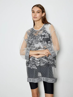 Oversize футболка с вышивкой
