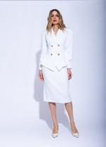 Женский белый костюм двойка с юбкой и приталенным жакетом