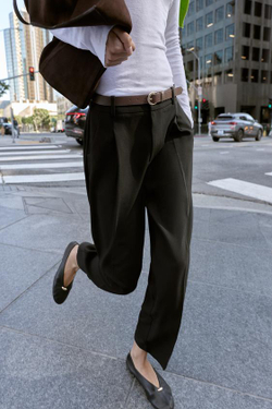 ZARA БРЮКИ С ЗАЩИПАМИ И РЕМНЕМ, ЧЕРНЫЙ