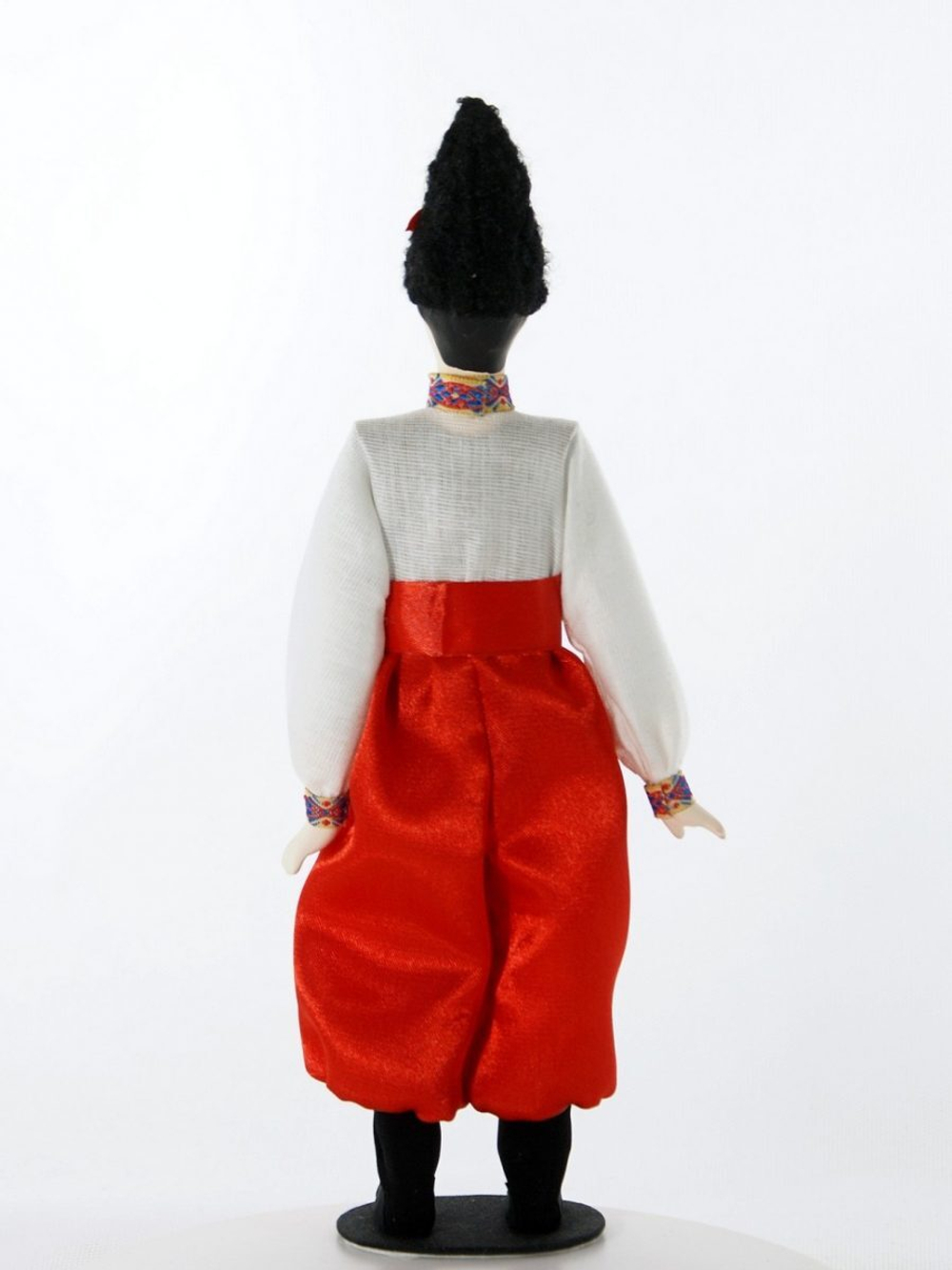 Кукла коллекционная фарфоровая в Украинском мужском костюме К.19-н. 20 в.