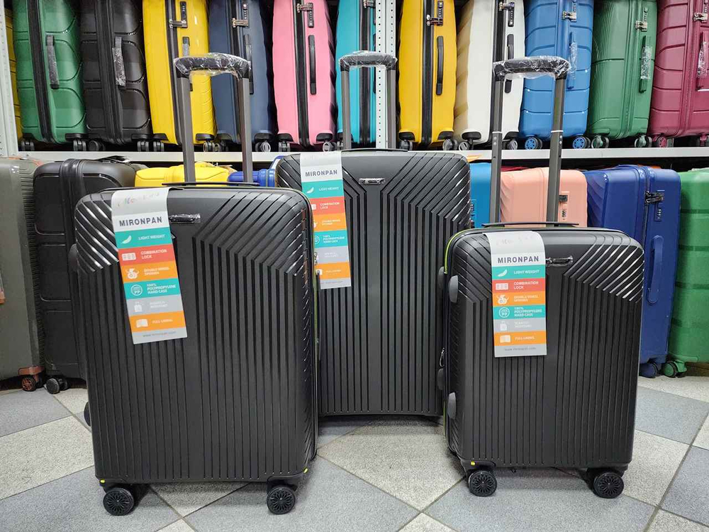 Чемодан Средний (М) полипропилен "Mironpan" съёмные колёса