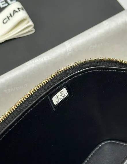 Косметичка Chanel с двойным C-логотипом
